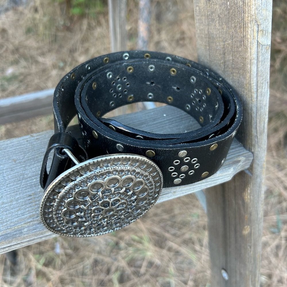 Nine West leather black flat studded belt with decorative mandala metal buckle - Picture 3 of 12